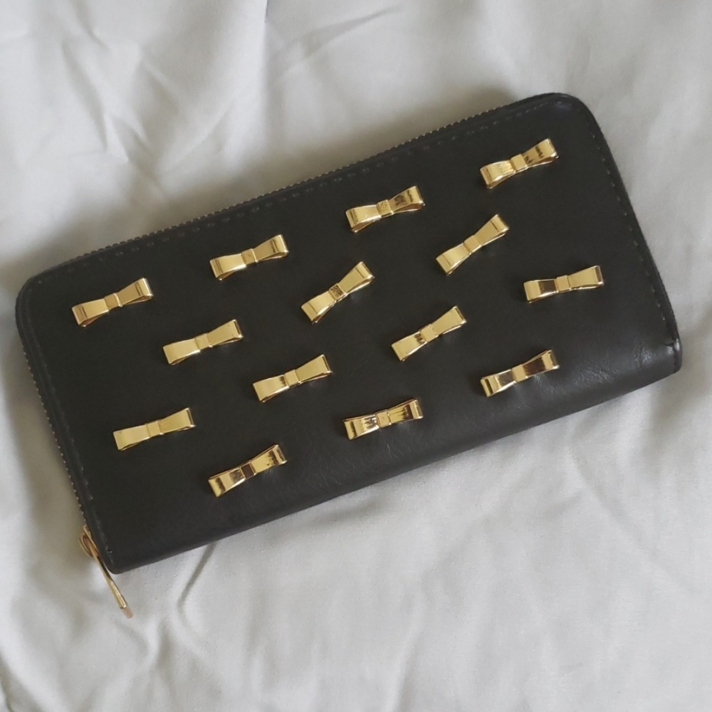 Black wallet